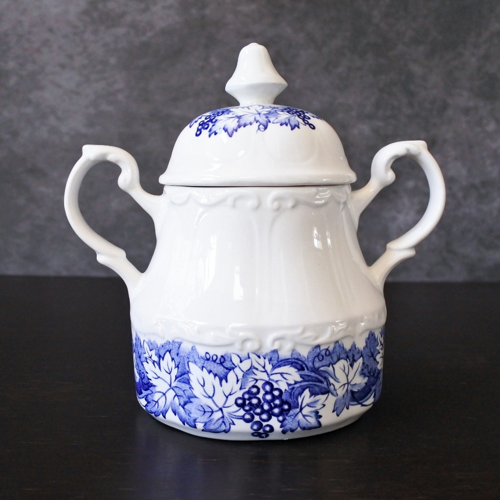 Vintage J & G Meakin England Staffordshire Blue Vine Ironstone China Sugar Bowl